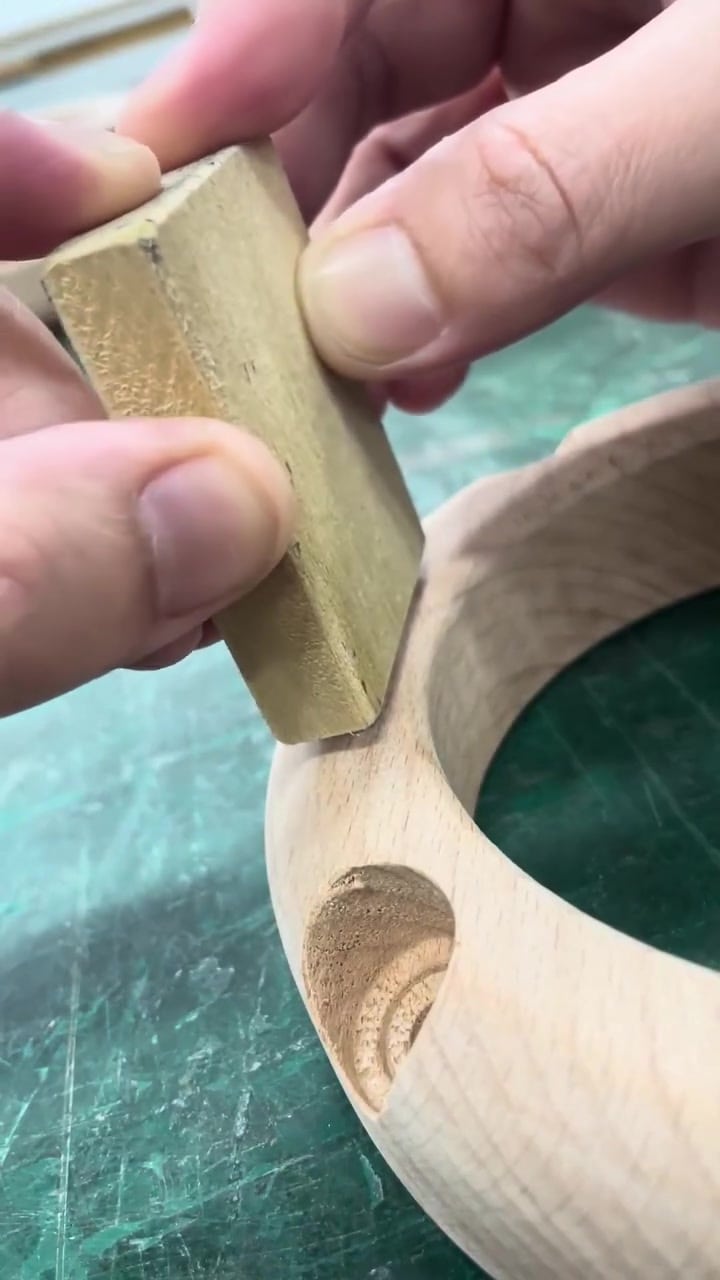 完工前的儀式感：9house 手工蓋印的質樸與堅持